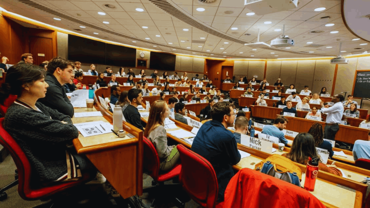 How to Choose the Best Accredited Online MBA in 2025