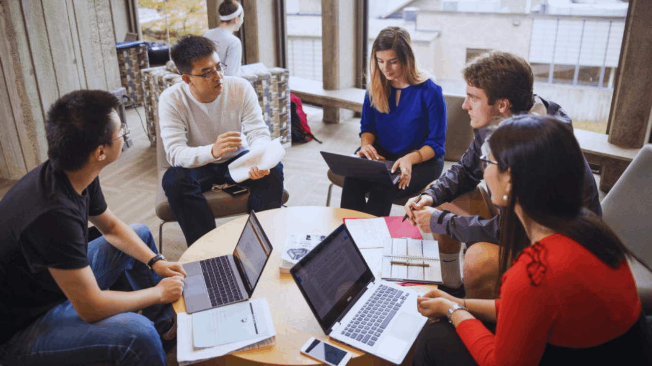 How to Choose the Best Accredited Online MBA in 2025